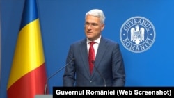 Ministrul Investițiilor și Proiectelor Europene, Dragoș Pîslaru, este la al doilea mandat în Guvernul României. Între primul mandat și cel de acum, a fost eurodeputat, timp în care a gestionat adoptarea unor programe cu finanțări de miliarde de euro.