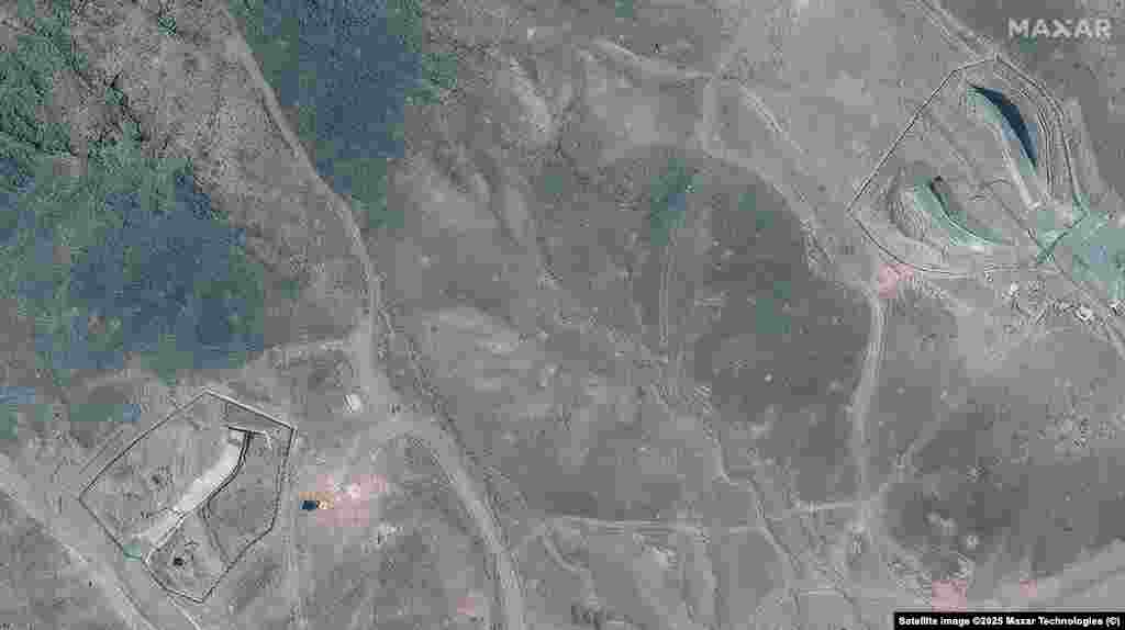 Входи до тунелів у комплексі Фордо до і після (праворуч) американських ударів