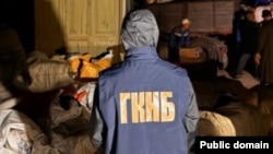 Улуттук коопсуздук боюнча мамлекеттик комитеттин кызматкери жана аткезчилик менен ташылган товарлар.