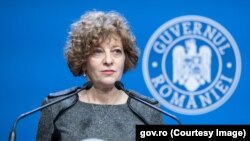 Vicepremierul Oana Gheorghiu, într-o conferință de presă pe tema reformei companiilor de stat, 24 noiembrie 2025, la Palatul Victoria.