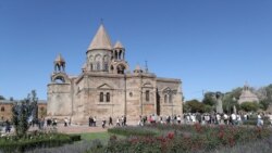 Եպիսկոպոսաց դասը «դատապարտելի է նկատել» Պատարագի ընթացքում Վեհափառի անունը շրջանցելը