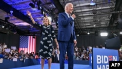 Президент США Джо Байден і його дружина Джил на передвиборчому заході в штаті Північна Кароліна, 28 червня 2024 року