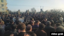 Qəzadan sonra İmişlidə etirazlar olub, DYP-nın maşını aşırılıb, "istefa" şüarı səslənib. 