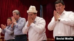 Представители альянса в Баткене. 12 августа 2017 года. Фото взято с официальной странички Бакыта Торобаева в "Фейсбуке".
