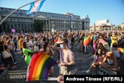 56% dintre români sunt de acord cu protecția legală a familiilor LGBT. Rezultatul este cu 13% mai mare față de 2021.