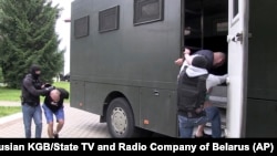 Слідчий підтвердив, що росіяни мали на руках квитки в Стамбул на 25 липня. Однак, за словами Агафонова, летіти вони туди не збиралися, а наявність квитків свідчить про організацію алібі