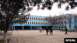 Illýustrasiýa. Türkmenistanda bir mekdep.