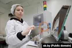 Верстат словенської компанії КЕКО в цеху вітебського радіозаводу «Моноліт» зроблений у квітні 2024 року