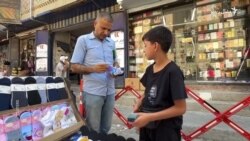 د عراق خواريکښ ماشومان څنګه د خپلو کورنيو پالنه کوي؟