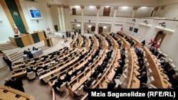 
Таким чином, кількість депутатів у парламенті Грузії скоротилася до 101