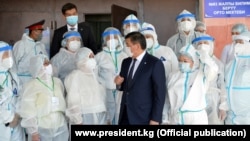Президент Сооронбай Жээнбеков встретился с медработниками, 8 июля 2020 г.