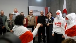Oslobođeni beloruski zatvorenici zaplakali na konferenciji za medije