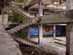 მიტოვებული საცურაო აუზი წყალტუბოს სანატორიუმში.