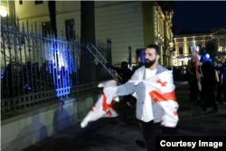 თორნიკე მჭედლიშვილი. ფოტო ამოღებულია პროკურატურის ვიდეომტკიცებულებებიდან