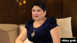 Өзбек ырчысы Дильфуза Исмаилова Шавкату Мирзиёевге ыр арнап, аны "султан" атаган.