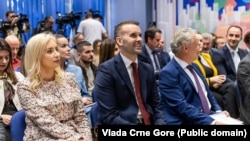 Ministarka evropskih integracija Maida Gorčević, premijer Milojko Spajić i šef Delegacije Evropske unije u Crnoj Gori Johan Satler