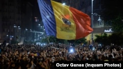 La intervenția societății civile, în strategia de Apărare și-au făcut loc prevederi care pun accentul pe civism, coeziune socială și participare publică.