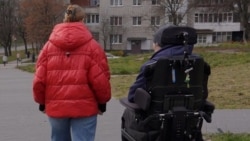 Ukrajinski terapeuti pomažu ranjenim vojnicima da povrate samostalnost