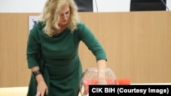 Žrijebanje u CIK-u BiH za redoslijed kandidata za predsjednika RS na izbornom listiću, Sarajevo, 15. oktobar 