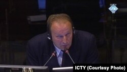 Dragan Zhivanoviq si dëshmitar i prokurorisë në gjyqin e udhëheqësve të UÇK-së në Hagë, 15 tetor 2007.