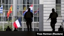 Бельгійські солдати охороняють будівлю Європейського парламенту. Брюссель, 17 листопада 2015 року