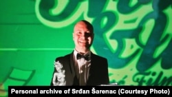 Nagradu 'Unska sirena' Šarenac je dobio za film „ Bugarski san“ kojim je htio razbiti stereotipe te pokazati da i u Njemačkoj postoje veliki problemi i siromaštvo među populacijom penzionera.