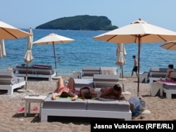 Slovenska plaža u Budvi, 6. juna 2025.