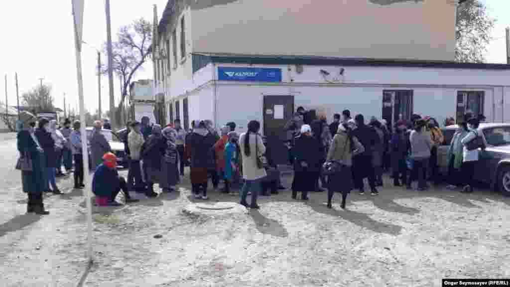 Қызылорда қаласының шеткі ауданындағы "Қазпошта" бөлімшесі. 6 сәуір 2020 жыл.&nbsp;