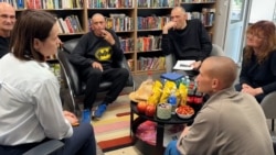 Former RFE/RL Reporter, Opposition Candidate Among Prisoners Freed By Belarus