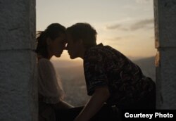 Radnja filma „Tabija“ je smještena u današnje Sarajevo i govori o ljubavi dvoje tinejdžera.