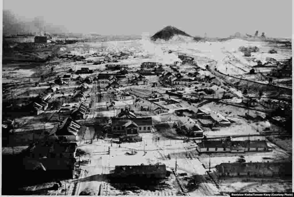 Урал тауларының төньягында ташкүмер чыгару өчен Воркута хезмәт лагеры 1931 елда ачыла һәм 1956 елга кадәр эшли.