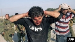 ქართველი ტყვეები ზემო ნიქოზში. 2008 წლის 11 აგვისტო.