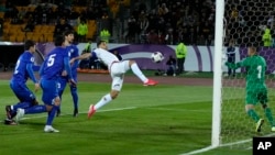 لحظاتی قبل از به ثمر رسیدن گل دوم ایران توسط مهدی طارمی