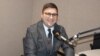 Daniel Vodă în studioul Europei Libere de la Chișinău 