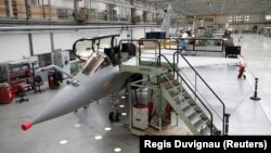 Avion luftarak, Rafale, në fabrikën Dassault Aviation në Francë.