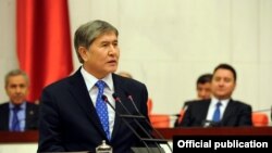 Выступление президента Атамбаева в турецком парламенте, 2012.