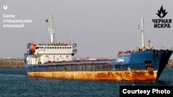 Forțele speciale ucrainene spun că au lovit navele cu ajutorul organizației „Cernaia Iskra” (Scânteia Neagră). Sursă: Telegram