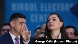 George Simion a fost confirmat de Curtea Constituțională pentru a candida la președinția României. Decizia este definitivă. Simion a anunțat că va candida în tandem cu Anamaria Garvilă, lidera POTde reamă să nu fie descalificat de autorități. 