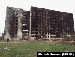 Обгоріла багатоповерхівка в Маріуполі. Квітень 2022 року