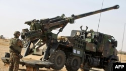 Ֆրանսիական հաուբից, արխիվային լուսանկար