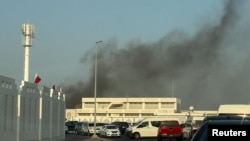 پس از شنیدن صدای چندین انفجار در دوحه، پایتخت قطر، دود غلیظ در ساحه برخاست
