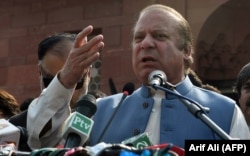Nawaz Sharif talking to journalists in the eastern Pakistani city of Lahore on August 14