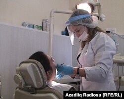 Тиш доктурга жылына эки жолу көрүнүп туруу керек.