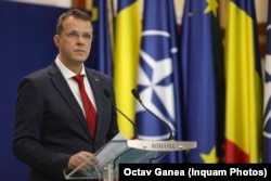 Ministri rumun i Mbrojtjes, Ionut Mosteanu, gjatë konferencës për media në Bukuresht më 29 tetor 2025.
