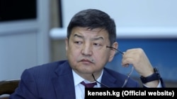 Акылбек Жапаров.