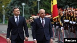 Premierul român Ilie Bolojan a fost primit cu garda de onoare de omologul moldovean, Dorin Recean.