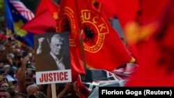 Protestë në Tiranë në mbështetje të të akuzuarve në Hagë. Tetor, 2025.