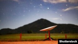 Terminal i Starlink-ut, i vendosur në një rajon rural të Brazilit.