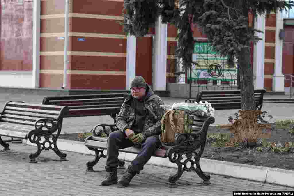 Indi Kramatorska barmak isleýänler Harkiw sebitinde otludan düşmeli bolarlar. Şol ýerden olara üç sagatlyk ýol garaşýar.