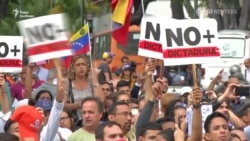 Протести у Венесуелі: супротивники режиму Мадуро заполонили вулиці столиці – відео